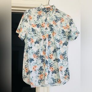 Button down Hawaiian shirt printed flowers